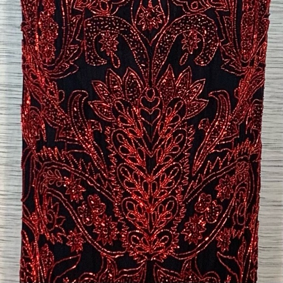 Cache Red and Black Floral Beaded party dress. - Picture 8 of 16